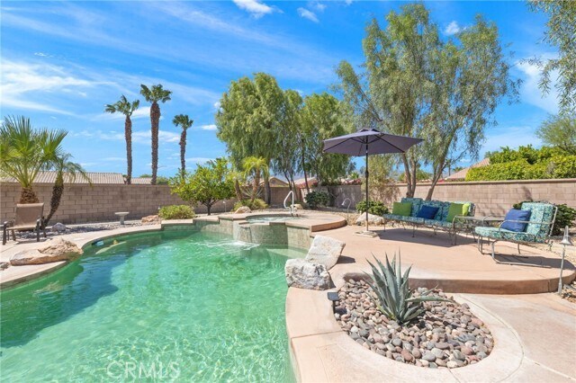 Building Photo - 39371 Blossom Cir