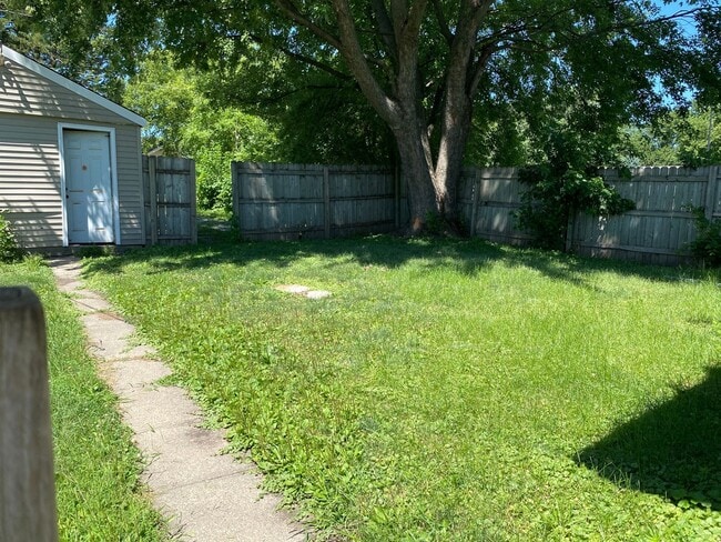 Building Photo - 1212 Evergreen Ave