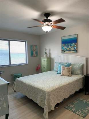 Building Photo - 1500 Park Beach Cir