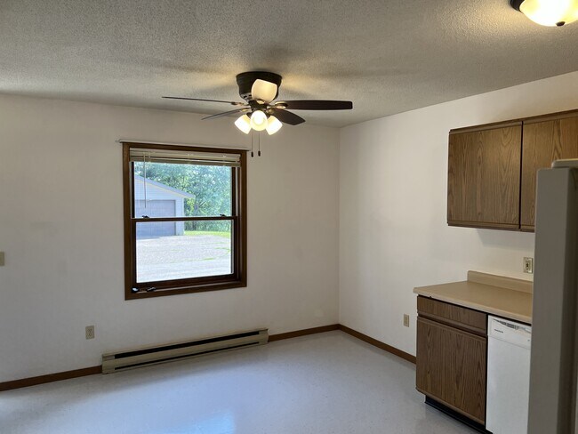 Building Photo - 1509 Devney Dr