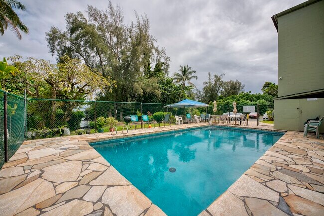 Building Photo - 355 Kalanianaole St