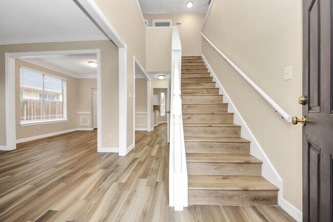 Building Photo - 1702 Park Ridge Dr