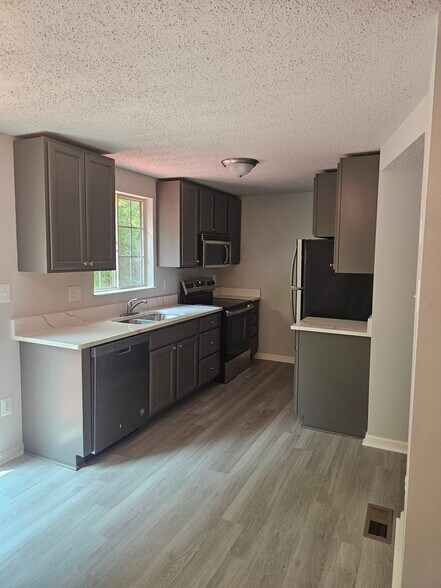Building Photo - 13524 Bentley Cir