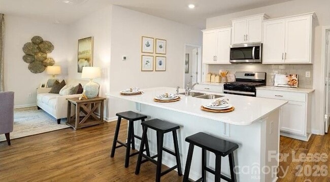 Building Photo - 1720 Vanderlyn St