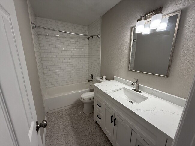 Building Photo - Large workshop available with home!