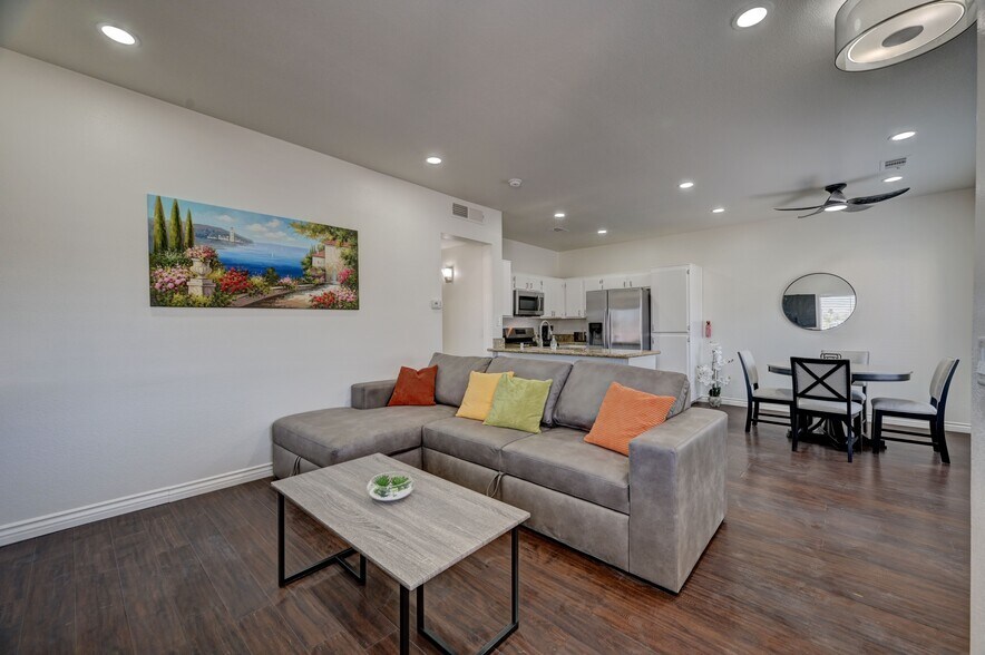 Building Photo - 251 S Green Valley Pky