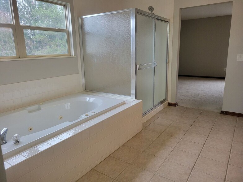 Building Photo - 8162 Chateau Ln