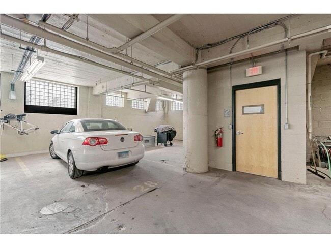 Building Photo - 1701 NE Madison St