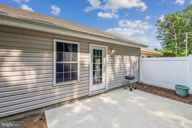 Building Photo - 102 Hunter's Way