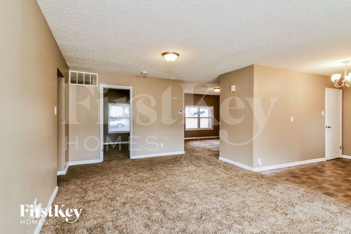 Building Photo - 6370 Silver Fox Dr