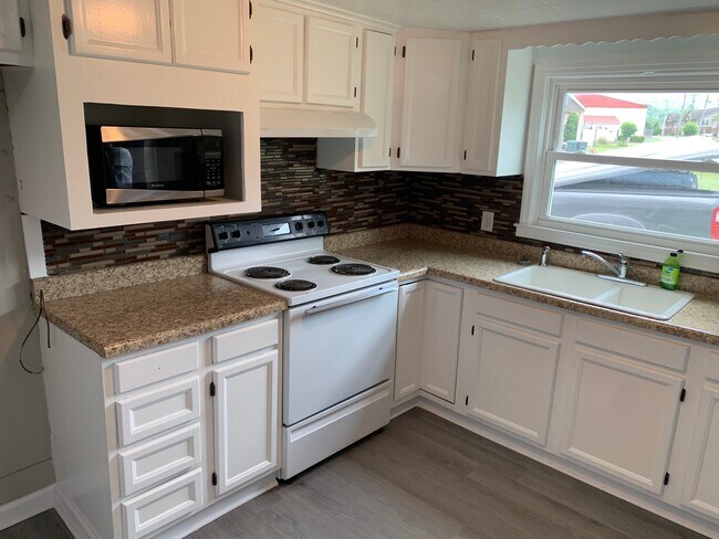 Kitchen - 222 S Sycamore St