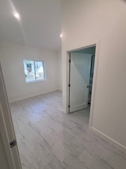 Building Photo - 7329 Mason Ave