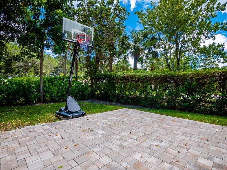 Building Photo - 6673 Eagle Ridge Dr