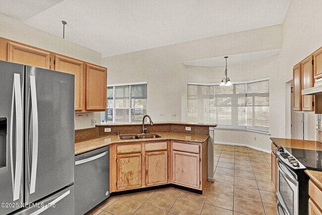 Building Photo - 2004 Water Crest Dr