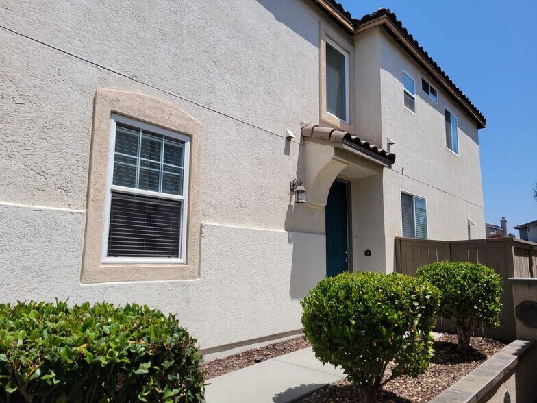 Building Photo - 973 Yosemite Dr