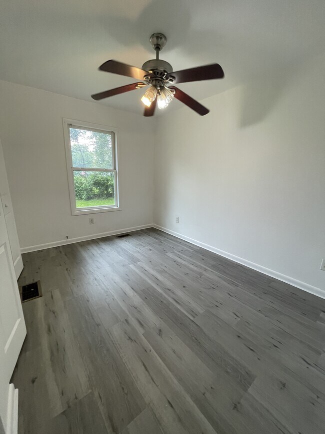 Building Photo - 632 Marmion Ave