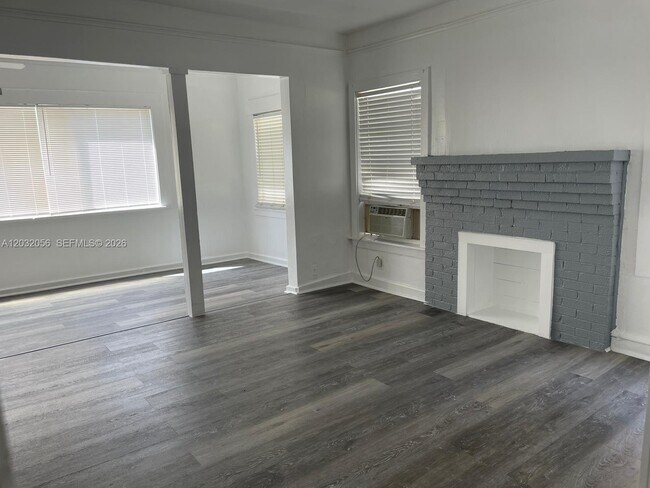 Building Photo - 817 4th St