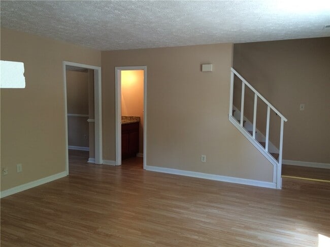Building Photo - 1043 Dassow Ct