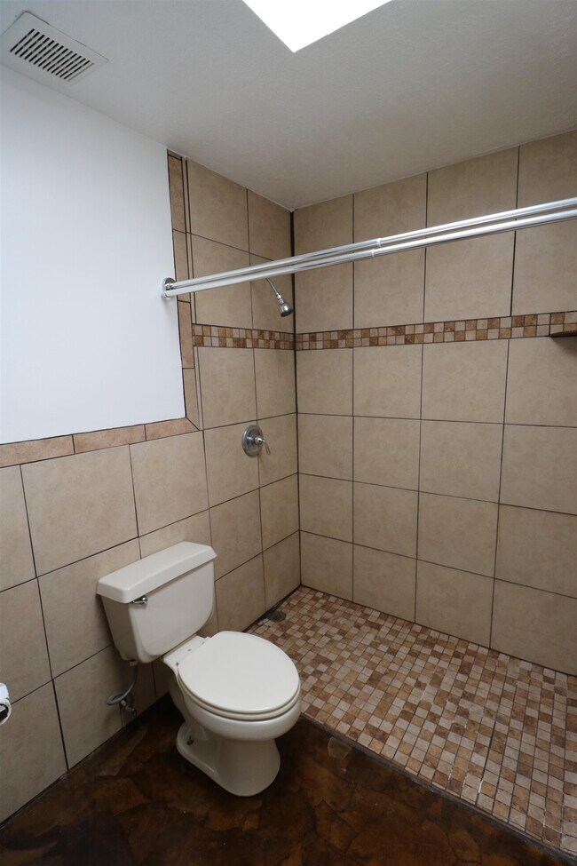Building Photo - 4225 Oak Ln