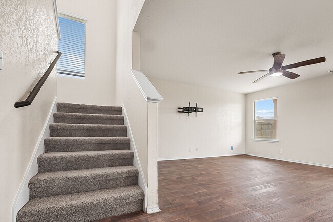 Building Photo - 4 Bedroom/3 Bath Redbird Ranch Subdivision