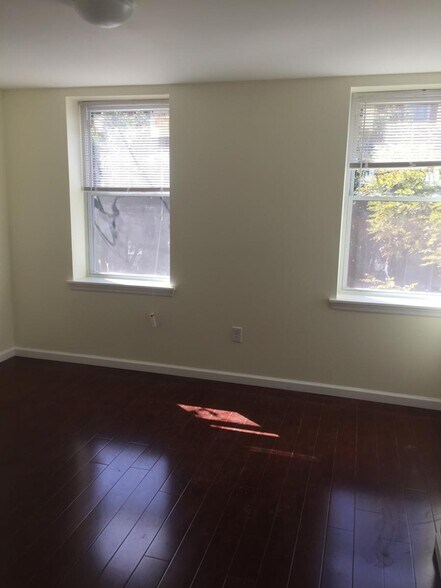 Building Photo - 1129 Carpenter St