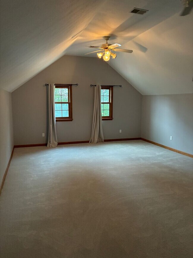 Building Photo - Magnificent 5-Bedroom Private Estate in Butler, PA