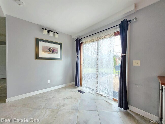 Building Photo - 2287 Strader Dr