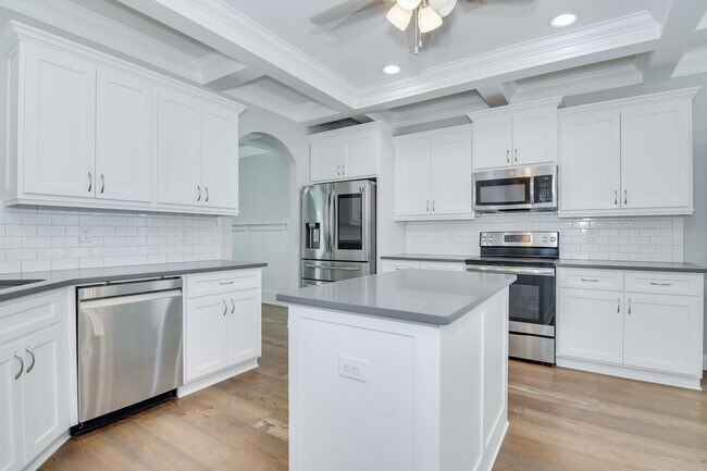 Building Photo - Beauty in Riverwood on Corner Lot!