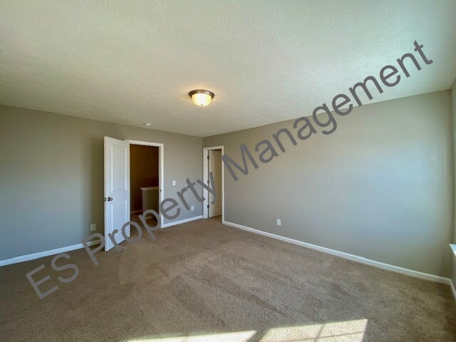 Building Photo - Beautiful 4 bedroom, 2.5 bathroom home in Ingalls- Prairie Hollow Community