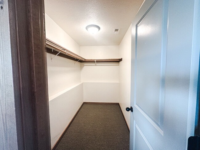 Building Photo - 3 Bedroom, 1 Bathroom Lower Level Duplex
