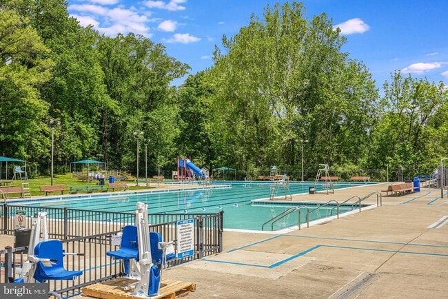 Building Photo - 4817 Chevy Chase Blvd