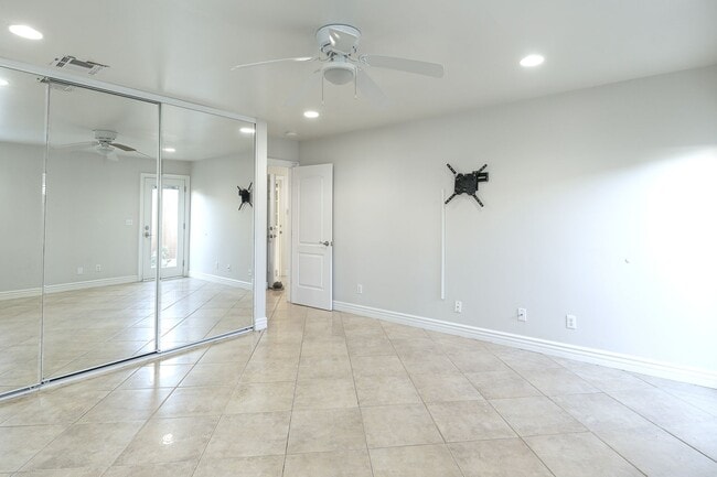 Building Photo - 3-Bed + 2.5 Bath Home with roof top deck with views of Ocean | Silverstrand Beach | Unfurnished