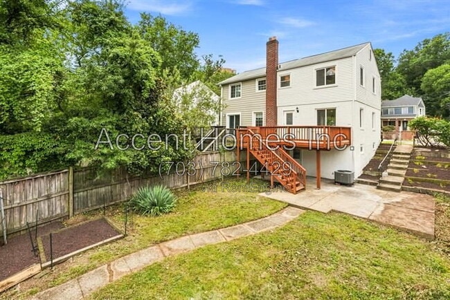 Building Photo - 2310 Riverview Terrace