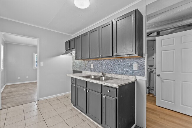 Building Photo - 313 N 42nd St