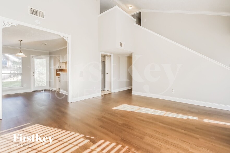 Building Photo - 547 Shealy St