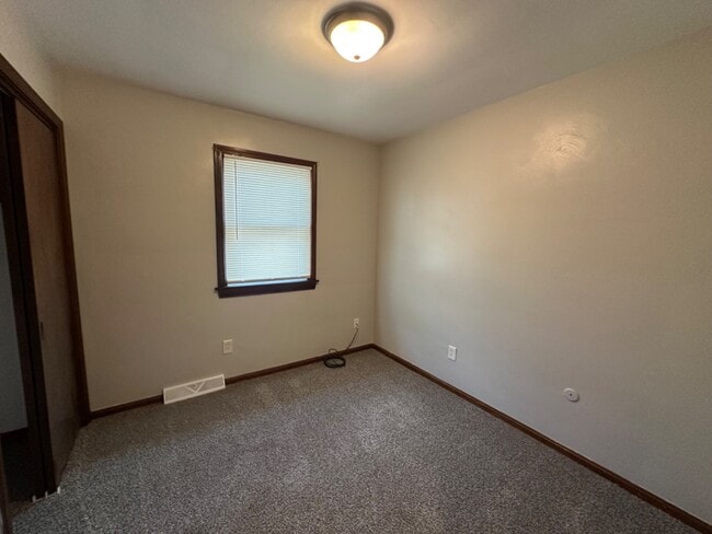 Building Photo - 48 N Navarre Ave
