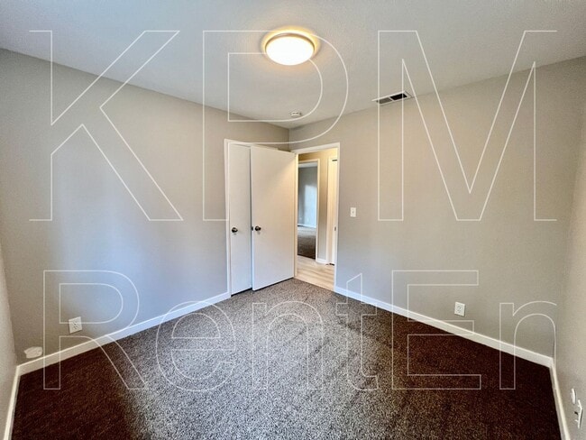 Building Photo - 5532 Fox Sparrow Ct