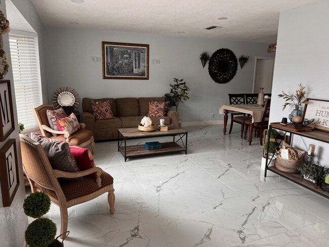 Building Photo - 165 NW 78th Ave