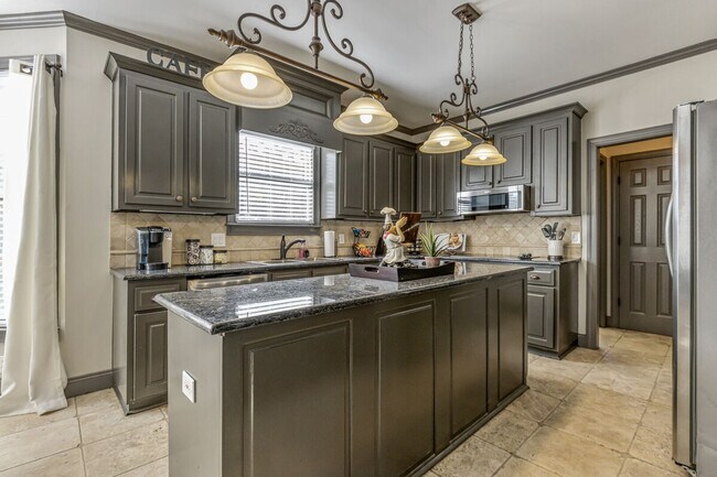 Building Photo - 10 Bridlewood Ct