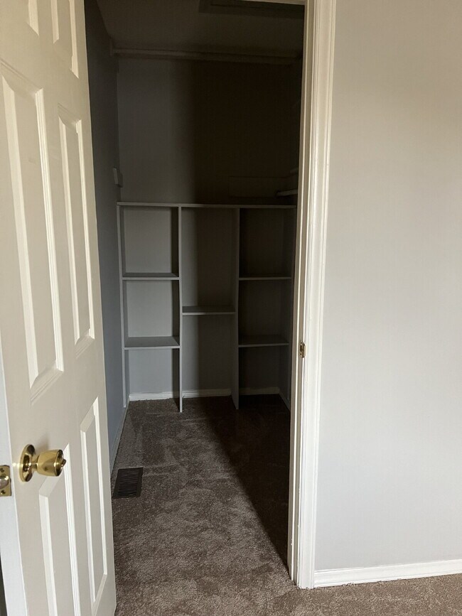 Building Photo - Charming 3 bedroom 2 bath townhome with lots of light and open downstairs. Galley kitchen, lots o...