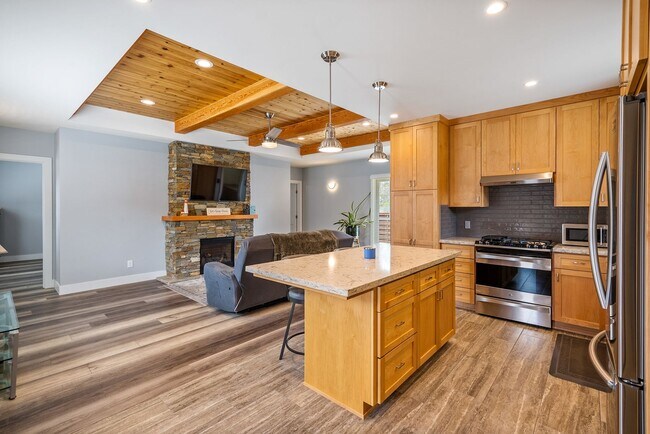 Building Photo - 1481 Hollister Ln