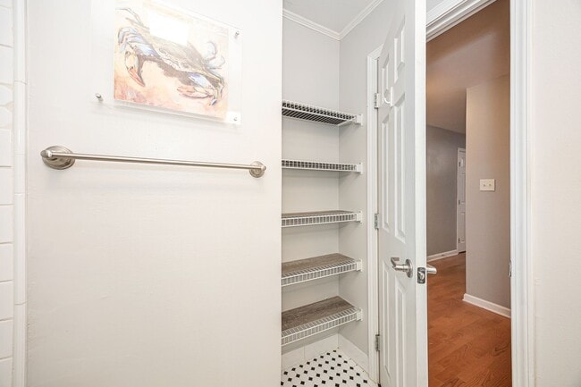 Building Photo - 2421 Beachview Dr