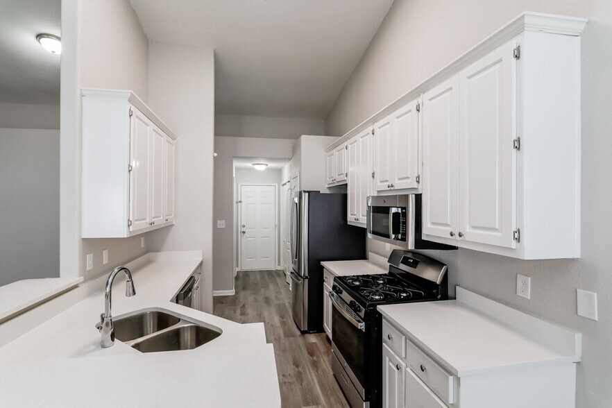 Building Photo - 106 Garden Walk