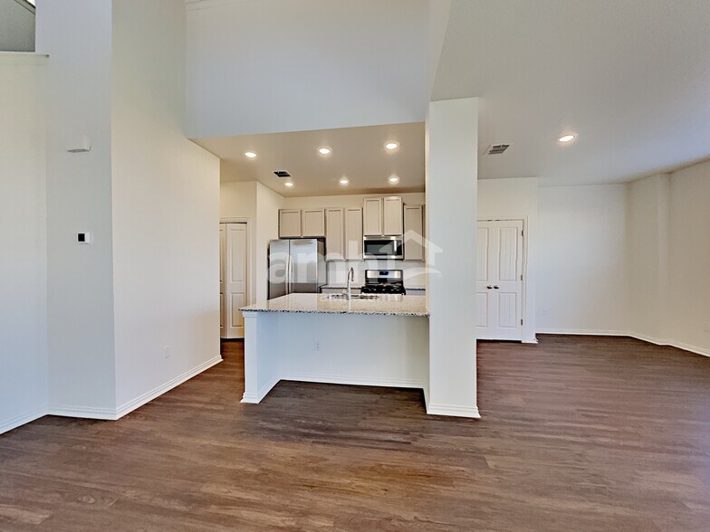 Building Photo - 2721 Meadowood Heights