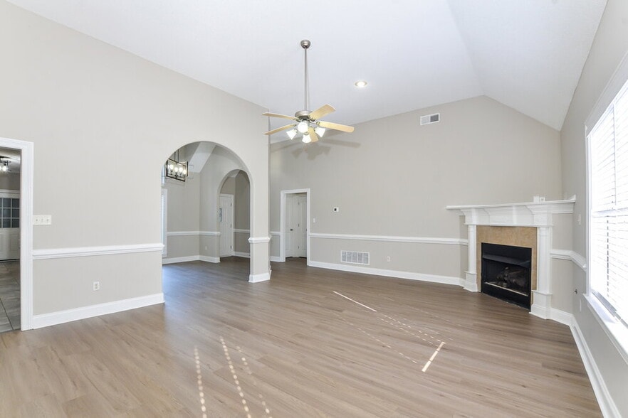 Building Photo - 4485 Nicholas Ln