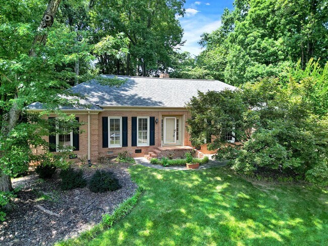 Building Photo - Lovely 3 Bed 2 Bath Ranch Home in South Park!