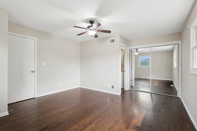 Building Photo - 1127 E Washington Blvd