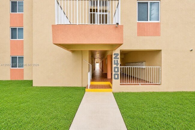 Building Photo - 2400 NW 16th St Rd