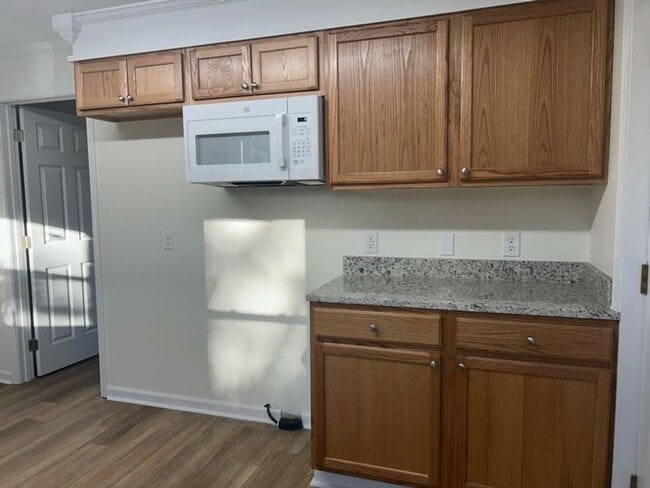 Building Photo - 1914 W Oakland Ave