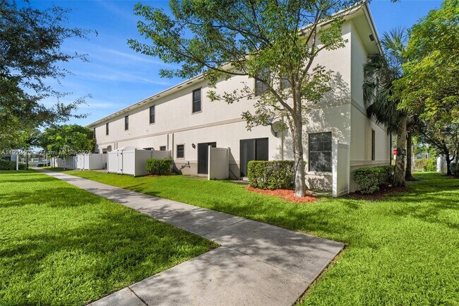 Building Photo - 757 SW 11th St